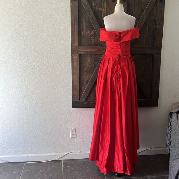 Red Ball Gown Prom Dress Off The Shoulder With z Pockets Long Prom Dress - Picture 10 of 15